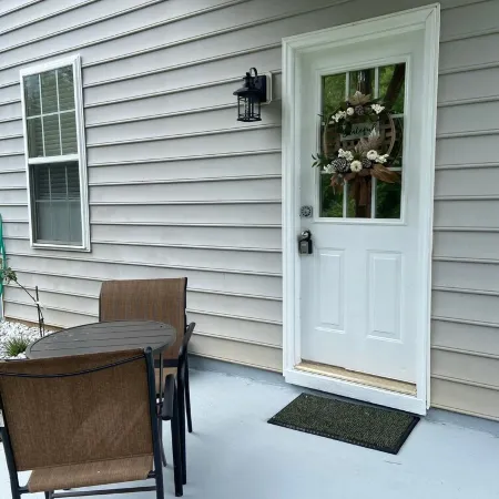 Modern rustic minutes from arena and speedway