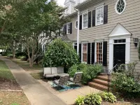 Downtown Raleigh- Walk to Capital, NC State, Starbucks, Peace University, Food