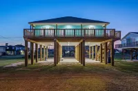 Beachfront Oasis - Lots of Amenities! - 4-Star