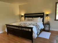 FARM HOUSE ON ACREAGE IN THE REDWOODS Hotels near Requa Rd