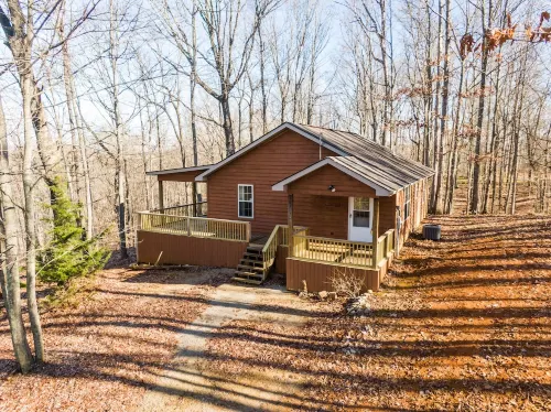 3 miles from Wolf Creek Dam! Boat and camper parking available