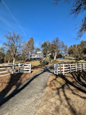 Beautiful Pet-Friendly Spacious Lodge near Yosemite & Lakes 9 Rooms/6BR/12 Beds