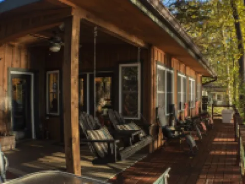 Contentment Cabin on Lake Hartwell Hotels in Stephens County