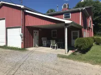 Ledgestone Farms-Cozy Farm Apartment