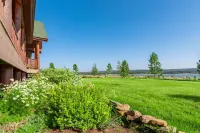 Stunning property with water and mountain views - Sleeps 10