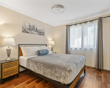 Family Getaway Pool House 5 Beds for 10 Near Disney Mt. SAC Supermarket Shopping Hotels in West Covina