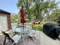 *EXTRA CLEAN*Renovated 2019 + Brand New Furniture! Open Plan & Short Walk to ND! Hotels in South Bend