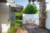 LOCATION! COZY COMFORT 2 BLOCKS FROM PARK AVE W POOL, HOT TUB AND GRILL STATION! Hotels near The Charles Hosmer Morse Museum of American Art