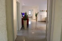 Comf. mod. Apartment -Anker-(120m2) in the middle of Steinhude, wallbox, parking lot, WLAN,