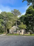 Cranberry Beach Cottage; Minutes to Beach & Ferry