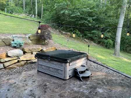 Vista Getaway - Secluded country cabin, with wrap around porch and patio