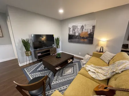 Family & Pet Friendly-Modern Murfreesboro Home-2 Miles from MTSU-No Cleaning Fee