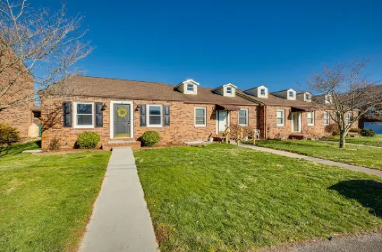 Stylish Condo Elizabethton Tennessee, Private Fenced Back Yard, Family Friendly