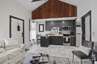 Newly built 1/1 Historic district Apartment