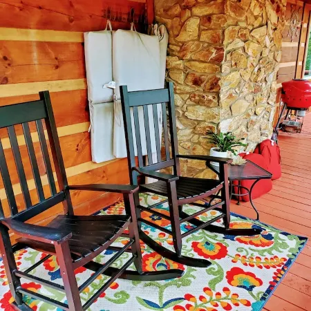Near West Jefferson, Boone + Blue Ridge Parkway! Mountain get away w/ fireplace.