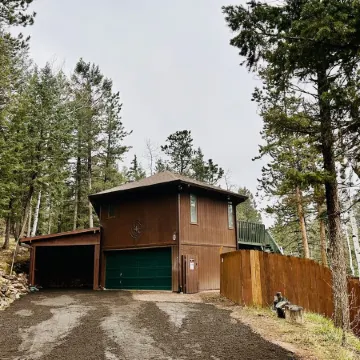 Enjoy Colorado with Soaring Pines, Wildlife & 6 Seat Hot Tub.