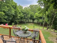 Shenandoah Riverfront Retreat! Fun for the whole family! Hotel a Page County