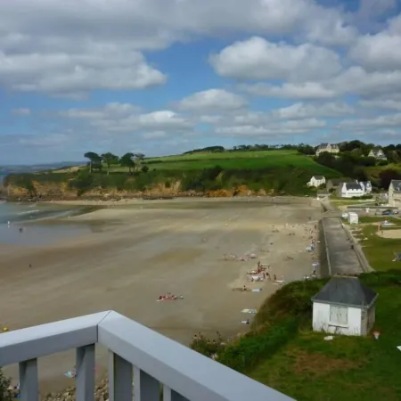 Sea and sand in large screan.