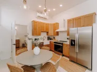 East Main Lofts - Coastal 201 Hotels in Madison