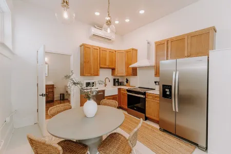 East Main Lofts - Coastal 201 Отели в г. Мэдисон