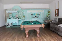 Welcoming Montgomery Home in April Sound Gated Community!