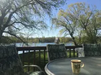 Luxury Le Homme Dieu Home With Prime Location And Private Boat Ramp Hotels in Alexandria Township