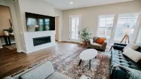 New Modern Stylish Oasis, Bright and Comfortable Home - 4 tähden
