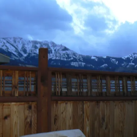 Cozy Home 10 blocks from Yellowstone Park