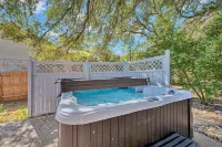 Whisper Hollow: Spa, Game Room