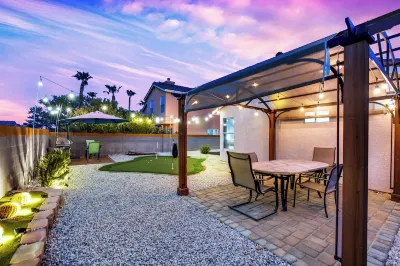 Lucky vacation with putting green King/Queens beds Hotels near Rampart Commons