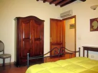 ORANGE APARTMENT in Poggio alla Cavalla farmhouse in the heart of Tuscany