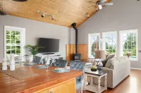Ocean Bliss! Beach getaway with amazing views! - 4-Star