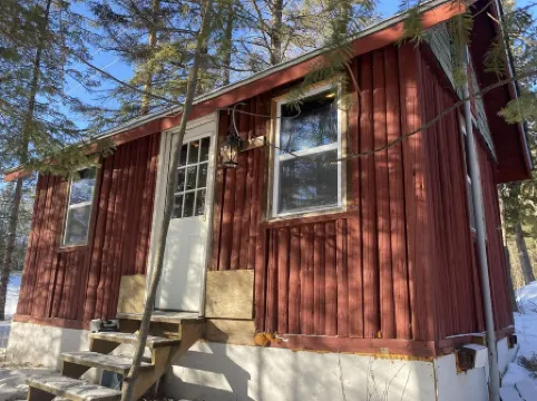 The Nun's Cabin: Historic Tiny House on the Bigfork River