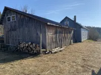 Colorful Farmhouse just minutes from East Burke, Kingdom Trails and Burke Mtn