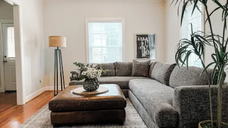 Centrally located Spacious & Comfortable 2 Master Bedroom Home For large Groups