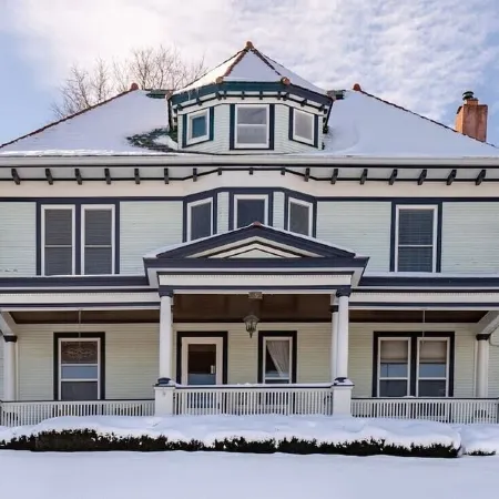 Dubuque's Front Porch~Historic Charmer~Walk Downtn