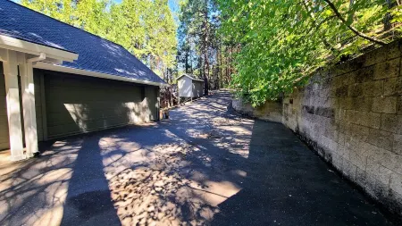 Forest View! 4 Bedroom, Family/Pet-Friendly, w/AC, & Stanislaus Forest Hiking Отели рядом с достопримечательностью «Arnold Rim Trailhead»