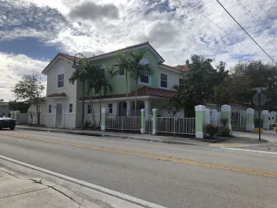 Townhouse Mile from Beach & 3 Blocks from Intercostal Hotels in der Nähe von St. Andrew's Lutheran Church