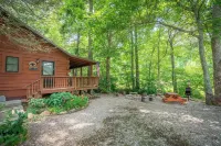 Creekfront Cabin w/ Hot Tub! Motorcycle Friendly!