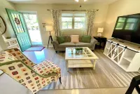 Parkers Flat 147, Comfy and Cozy.  Fully Furnished , Sparkling Clean .