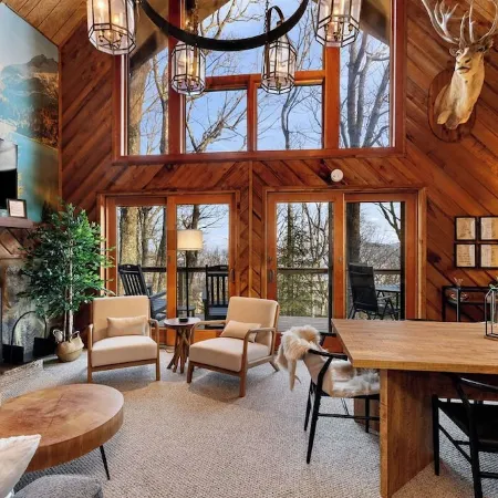 Cozy 6-Bedroom Cabin in Wintergreen Resort