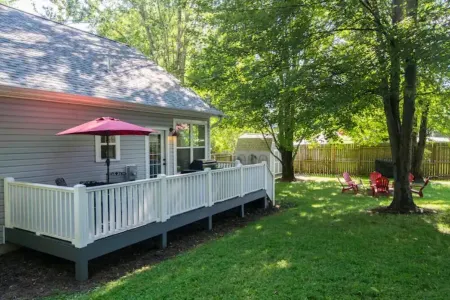 Be our guest-3-bedroom house in a great location!