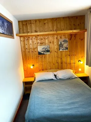 Ski in, ski out flat to sleep up to 6