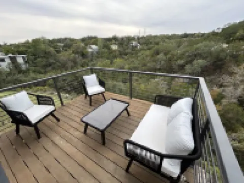 Treetop Modern Oasis Lakeway