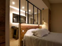 Magical: Completely renovated farmhouse in the middle of an olive grove Hotels in Cotignac