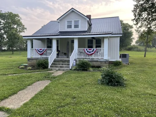 Cozy farmhouse family friendly with fire pit and grill, within hour to Keeneland - Wifi