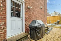 Luxury home in the historic Fan District Hotels near Virginia State Capitol