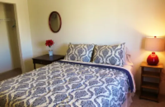 Downtown Charmer-2 bed/2 bath 酒店