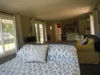 Peaceful farm area, on the reservoir, near vineyards Hotels in Wallingford