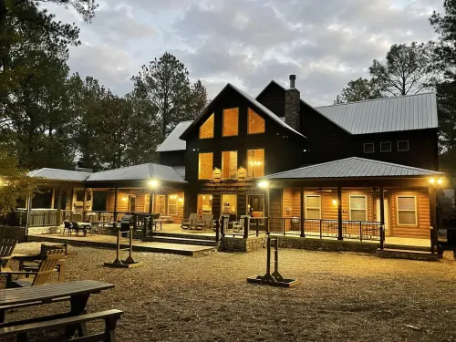 Playin' Hooky; In the Heart of Hochatown5KG Beds, 7B, Sleeps 18, 4500gm Arcade Hotel a McCurtain County